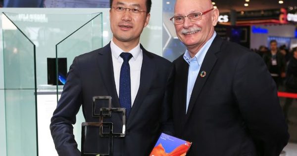هواوي “Mate X” يفوز بجائزة “GLOMO” لأفضل جهاز اتصال محمول جديد - تكنولوجيا