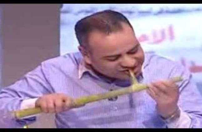 فيديو جابر القرموطي يمص عود قصب على الهواء مصر