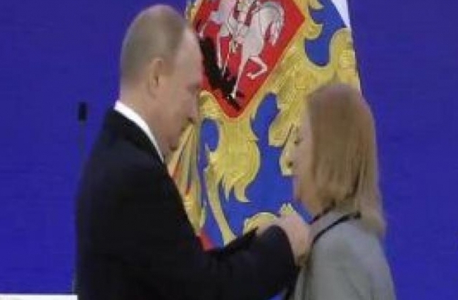 بوتين منحها أرفع وسام في روسيا من هي المصرية مكارم الغمري المرأة